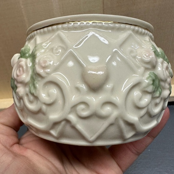 Cottage Core Porcelain Flowers Lidded Trinket Jar - Picture 3 of 7